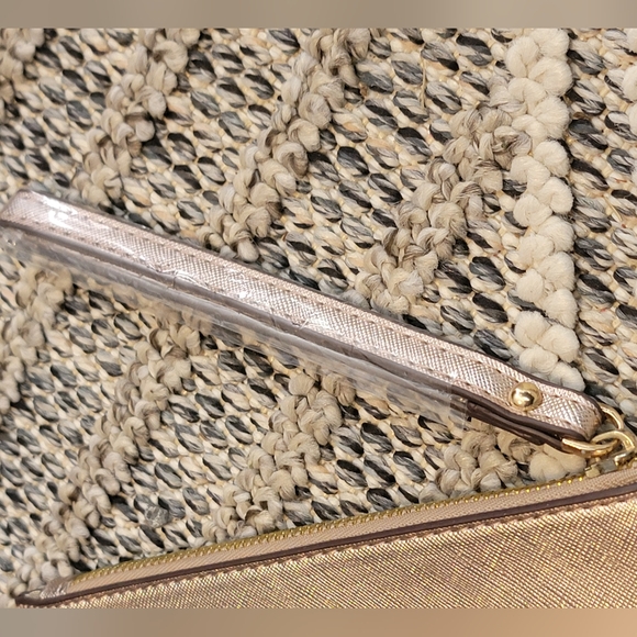 Kate Spade NWT Rose Gold Metallic Large Wristlet 🎉Host Pick🎉 - Picture 11 of 11
